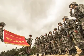 “者阴山英雄连”——敢承荣誉、敢面困难、敢挑重担、敢为人先图片
