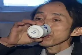 湖南一男子有“金刚铁嘴”，专喝滚烫开水，医生检查后发现原因图片