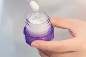 眼霜和眼部精华有什么区别？哪个对你更有效？看完你就明白了图片