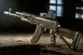 俄军用AK-12，乌克兰用AK-74，都是AK47的“后辈”到底谁更强？图片