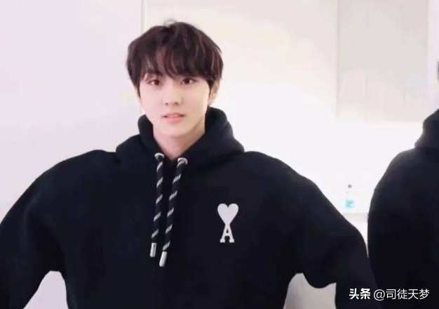 全世界的垫肩都在韩娱