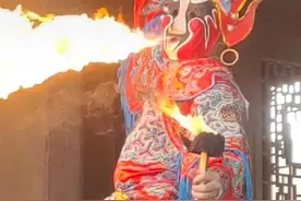 川剧三大绝活——变脸、吐火和滚灯图片