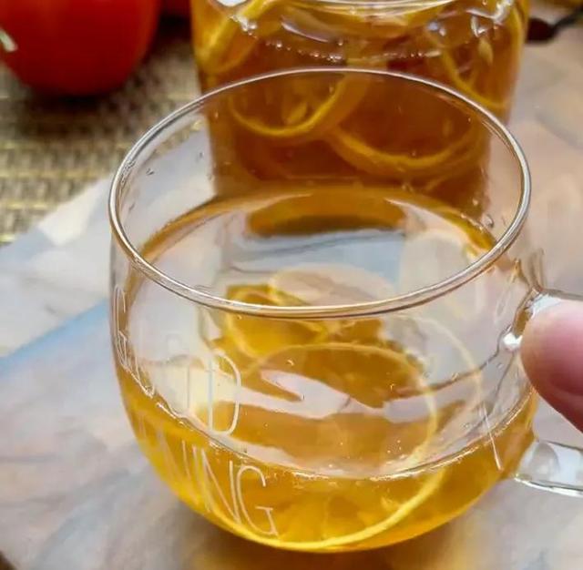 秋冬季自己在家做冰糖柠檬膏，随时都能自制饮品，健康又好喝