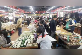 车店摆摊，文玩界的倪晓明做的是诚信生意图片