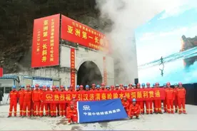 98公里全球最长隧道，用时6年耗资168亿，史上首次底部横穿秦岭图片