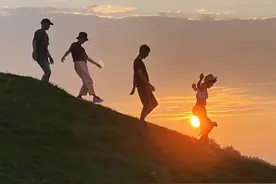 烟台夫妻上岛造20000㎡的家：捡海洋垃圾、自制家具图片