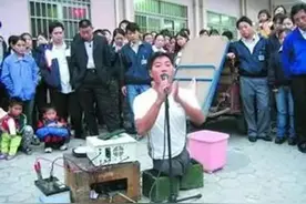 硬汉陈州，12岁失去双腿，22岁用歌喉收获女神，如今成百万大V图片