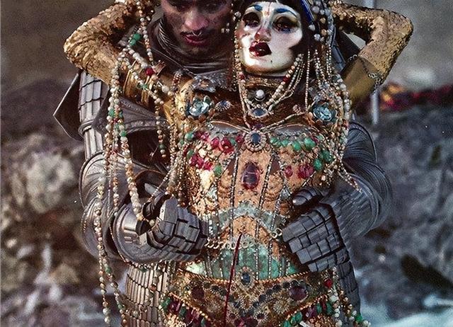 这部充斥着血浆与猎奇的动画，凭什么拿奖到手软？