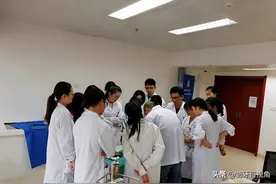 都是学医8年，临床医学8年制和5+3制，毕业后到底有啥不同？图片