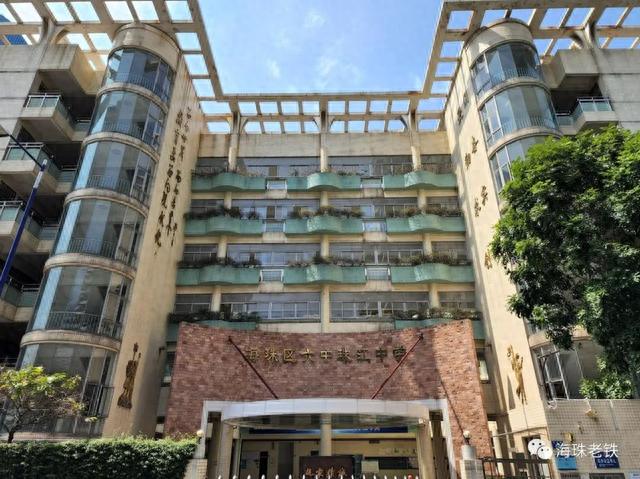 叠彩园：我承认打不过逸景翠园，但我户型好