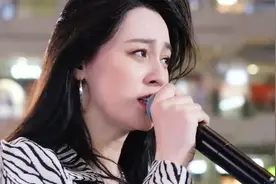 “网红一姐”唐艺，坐拥3000万粉丝，综艺上被评委怒怼啥也不是图片