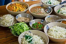 被吐槽“净面食”后，老陕西人不服气了：您看山西人是怎么吃饭的图片