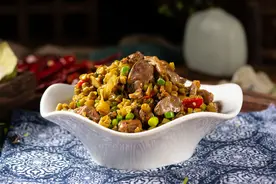 腌酸豆角只放盐，难怪会坏，老奶奶教我2招，酸脆入味，一年不坏图片