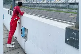 林志颖再开赛车！意大利合体F1选手「车内帅照曝光」：好久不见图片