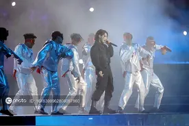 卡塔尔世界杯开幕式：防弹少年团演唱主题曲 摩根·弗里曼亮相图片
