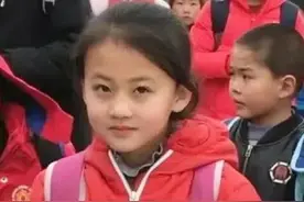宁夏7岁“微笑女孩”一夜之间人尽皆知，如今时隔2年，笑容更甜美图片
