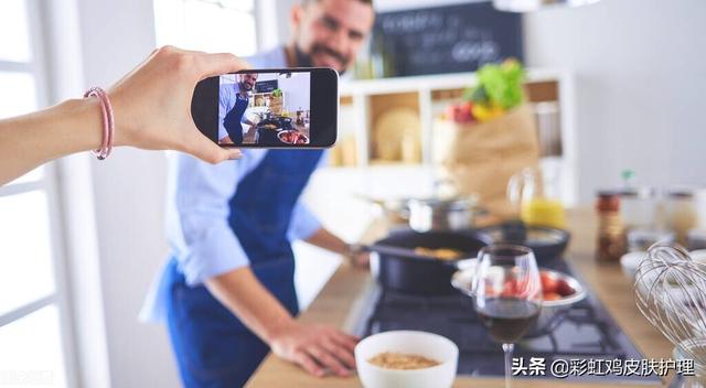 补水可以改善鸡皮肤吗