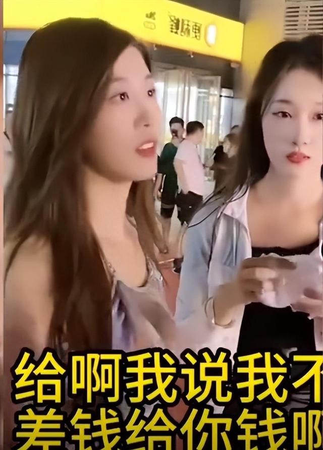 让女主播脱衣服，直播惊动警察，4000万网红二驴的下场，大快人心