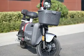 爱玛新款Niko轻智能电动车！功能实用，造型时尚，适合日常代步!图片