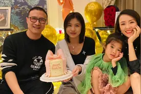 分享休闲风服装穿搭技巧，章子怡继女也在穿，又酷又成熟图片