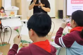 北新泾街道小学生“巧手”自制礼物献礼母亲节！图片