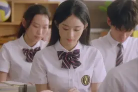 同样是穿“学生装”，把杨幂和高圆圆等人放一起看，差别就出来了图片