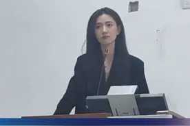 河南一所大学毛概老师被称为“高校老师颜值天花板”，网友：三高图片