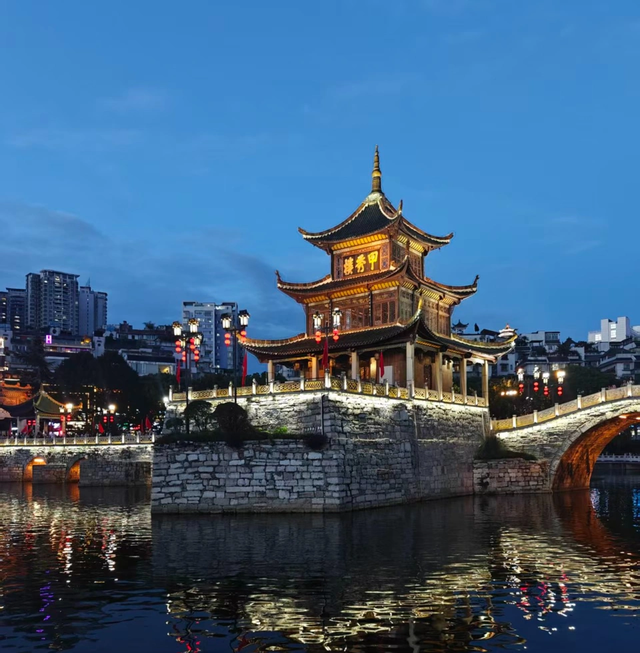 贵州市市通高铁加速崛起！西部旅游新动脉打通，48个景区免费引客