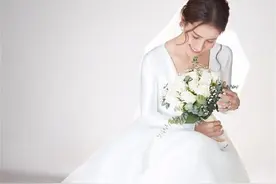 泰娱女王Ann自嘲倒霉，治好肺炎后，脚裸又断了，还好有男友相陪图片
