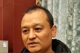 在三亚勇救落水女童的新疆大哥，返乡受到热烈欢迎！图片