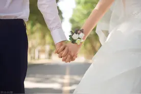 "爸,我岳母给我带孩子十几年,你现在让我把她赶走,你有完没完?"图片