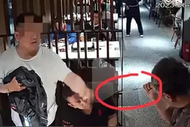 黑龙江烧烤店签子刺人事件，这3处极其诡异，令人百思不得其解图片