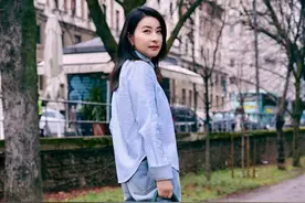 郭晶晶又带火了“衬衫”穿搭，格纹衬衫+牛仔裤，高级又洋气图片