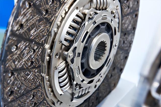 离合器三件套指的是什么（离合器三件套指的是什么）