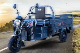 能办牌，最大载重2000斤！金彭重型三轮车天翼150，带有防溜坡图片