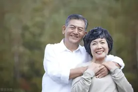 18岁的小姑娘，喜欢上大叔，大家怎么看？图片