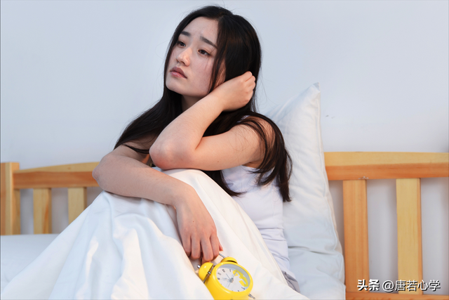 时候,要如何做才能快速走出情绪低落呢,今天跟大家分享五个心理学方法