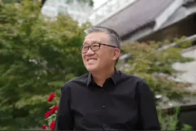 中国著名山水画家中央美术学院教授崔晓东先生图片