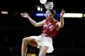 54岁中国大妈，统治NBA30年图片