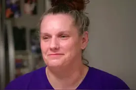 美国14岁女孩产下三胞胎走投无路，护士将母子一起收养，结局好暖图片