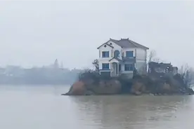 浙江湖州一个钉子户，坚守30年不拆，后成为湖中孤岛羡煞旁人图片