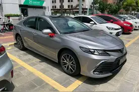 百公里油耗5.9L？2000公里后，车主总结出双擎凯美瑞的13个优缺点图片