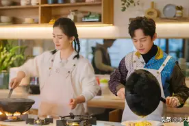 吴昕带何炅上热搜，谢娜资源降级主持《浪姐》，快乐家族物是人非图片