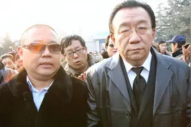 “不可一世”的侯耀华近况曝光，侯宝林当年的告诫一语中的图片