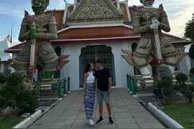 西汉姆联球员巴勃罗·弗纳尔斯与新婚妻子赴泰国度蜜月图片