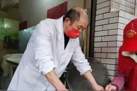 油条涨价后生意却更好了，原因是→图片