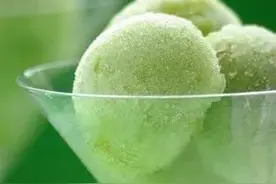 冰激凌壁纸：夏日炎炎，来一根冰激凌解暑吧图片