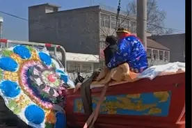 84岁老汉“花万元为自己办葬礼”，当事人回应图片