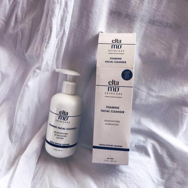 建议油皮女生：夏天多试试这5款“洗面奶”，温和不刺激还控油