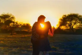 人类接吻数千年，不想它居然会传播病毒，已有数十亿人中招？图片